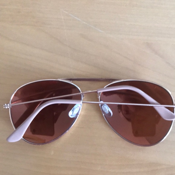 :D 5/$10 Rose Gold Sunglasses - Picture 4 of 4
